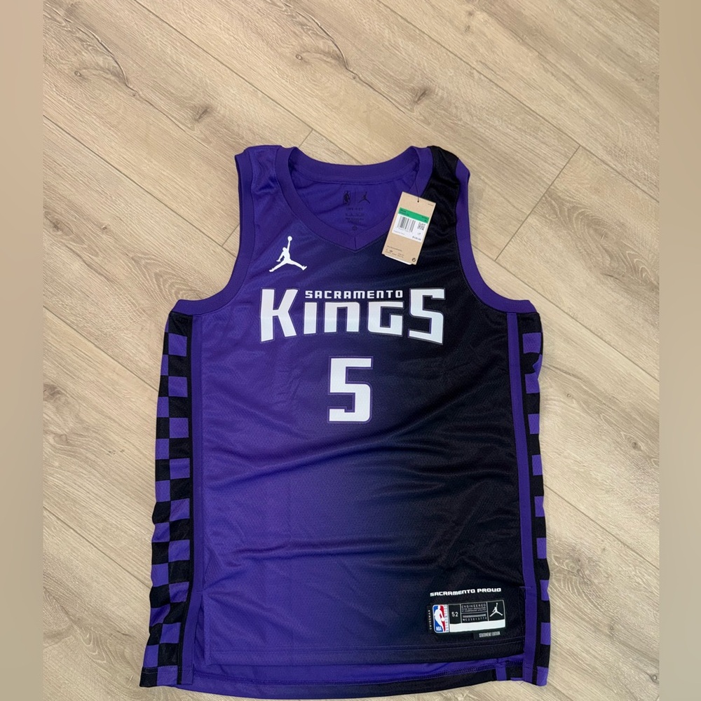 Nike / Jordan NBA Sacremento Kings De’Aaron Fox jersey men’s XL NWT